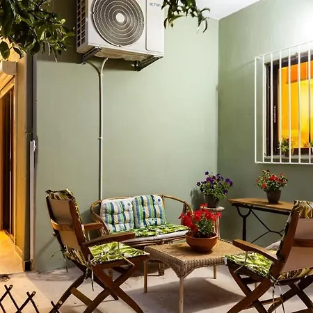 Appartement Escape To Kalamata's Old Your Urban Oasis