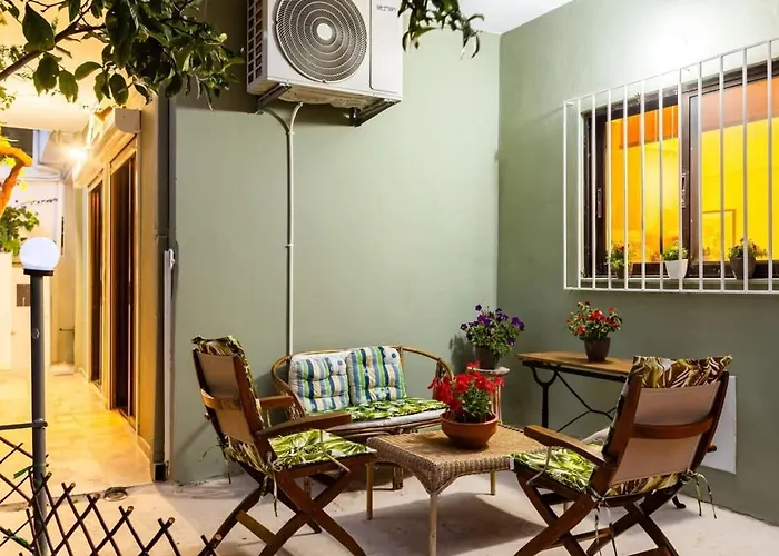 Lägenhet Escape To Kalamata's Old Your Urban Oasis