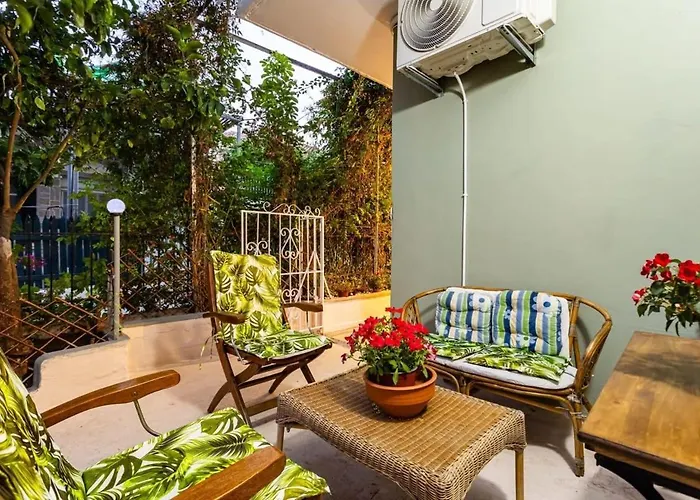 Escape To Kalamata's Old Your Urban Oasis *