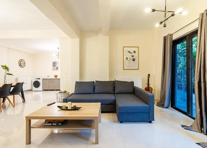 Lägenhet Escape To Kalamata's Old Your Urban Oasis