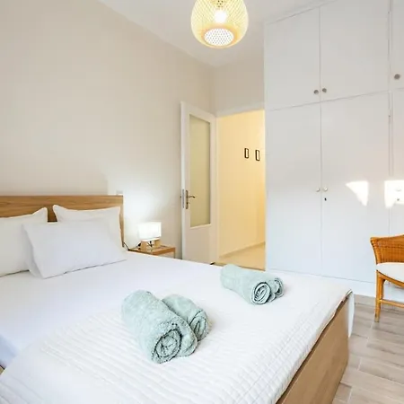 شقة Escape To Kalamata's Old Your Urban Oasis