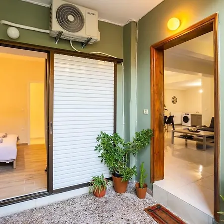 Escape To Kalamata's Old Your Urban Oasis كالاماتا