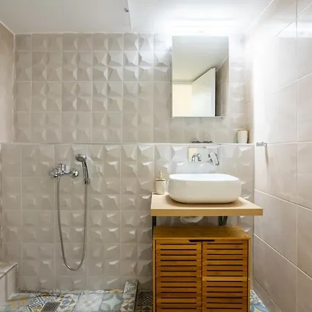 Escape To Kalamata's Old Your Urban Oasis Apartment *