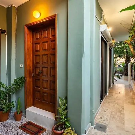 Escape To Kalamata's Old Your Urban Oasis Apartment