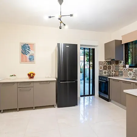 Escape To Kalamata's Old Your Urban Oasis Apartment