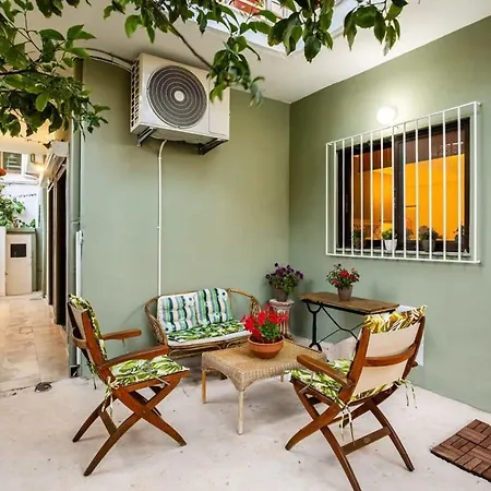 Escape To Kalamata's Old Your Urban Oasis Apartment *