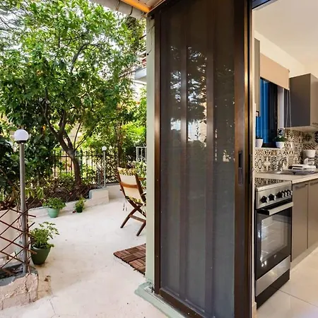 Escape To Kalamata's Old Your Urban Oasis كالاماتا