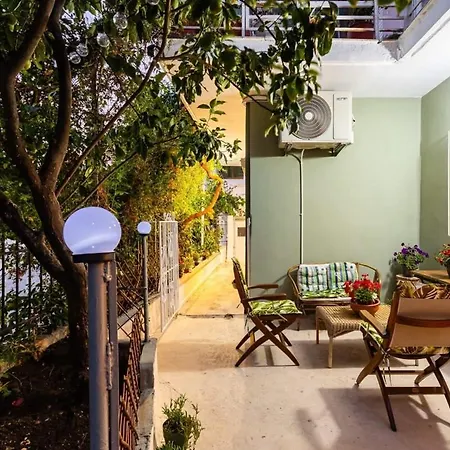 شقة Escape To Kalamata's Old Your Urban Oasis