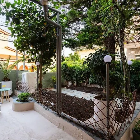 Escape To Kalamata's Old Your Urban Oasis カラマタ