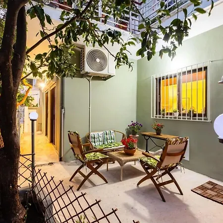 شقة Escape To Kalamata's Old Your Urban Oasis كالاماتا