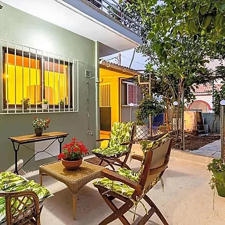 Escape To Kalamata's Old Your Urban Oasis Apartment *