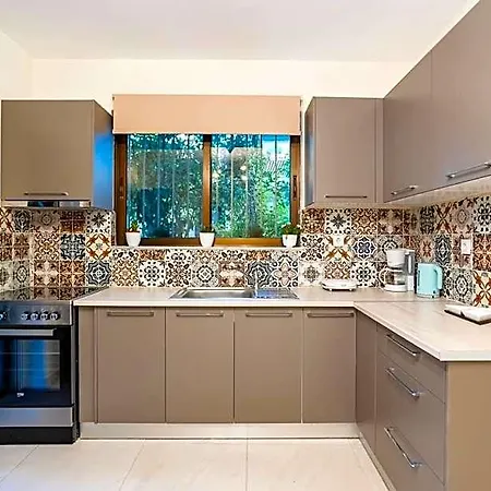 Escape To Kalamata's Old Your Urban Oasis Apartment *