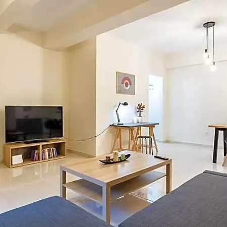 Escape To Kalamata's Old Your Urban Oasis Apartment *