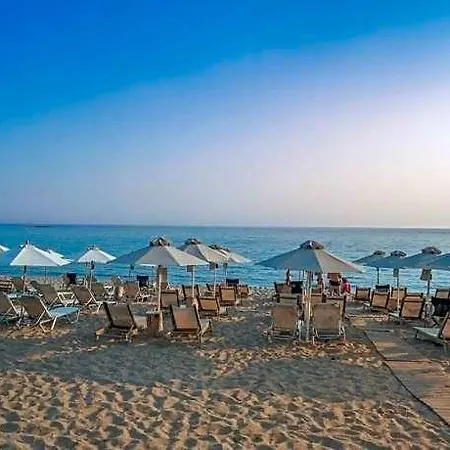 Escape To Kalamata's Old Your Urban Oasis *