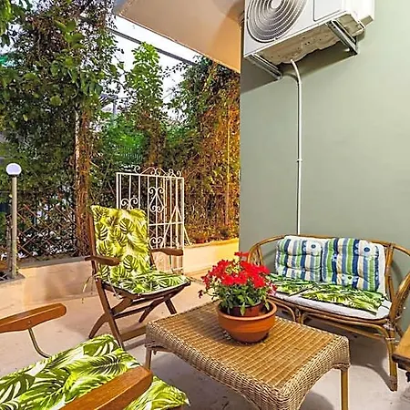 Escape To Kalamata's Old Your Urban Oasis Apartment *