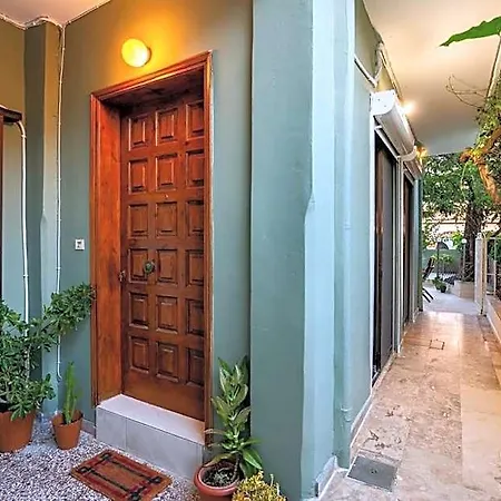 Escape To Kalamata's Old Your Urban Oasis Apartment