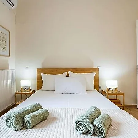 Escape To Kalamata's Old Your Urban Oasis *