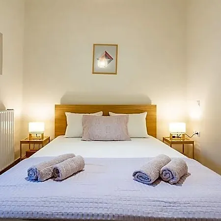 Escape To Kalamata's Old Your Urban Oasis Apartment *
