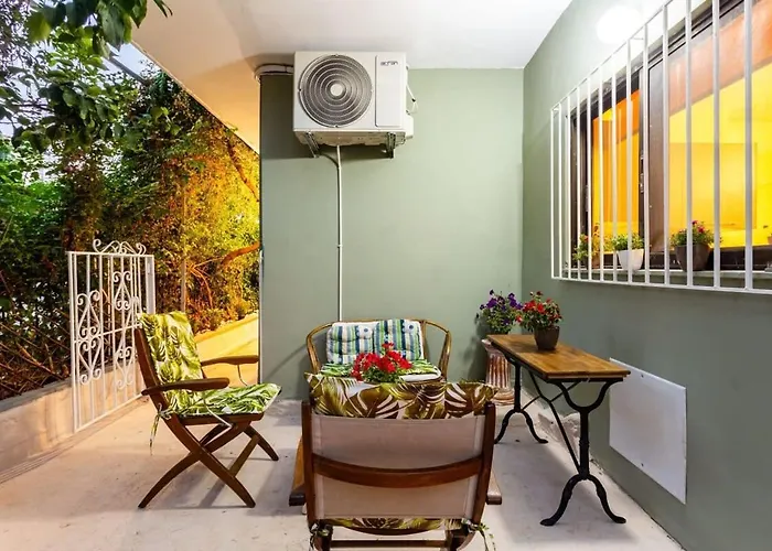 Escape To Kalamata's Old Your Urban Oasis *