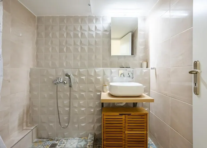 Escape To Kalamata's Old Your Urban Oasis Apartment *