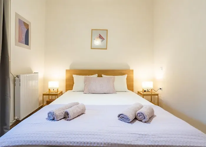 Escape To Kalamata's Old Your Urban Oasis *