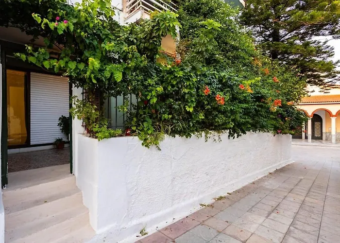 Apartamento Escape To Kalamata's Old Your Urban Oasis *