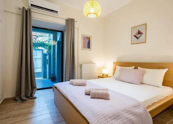 Apartamento Escape To Kalamata's Old Your Urban Oasis *
