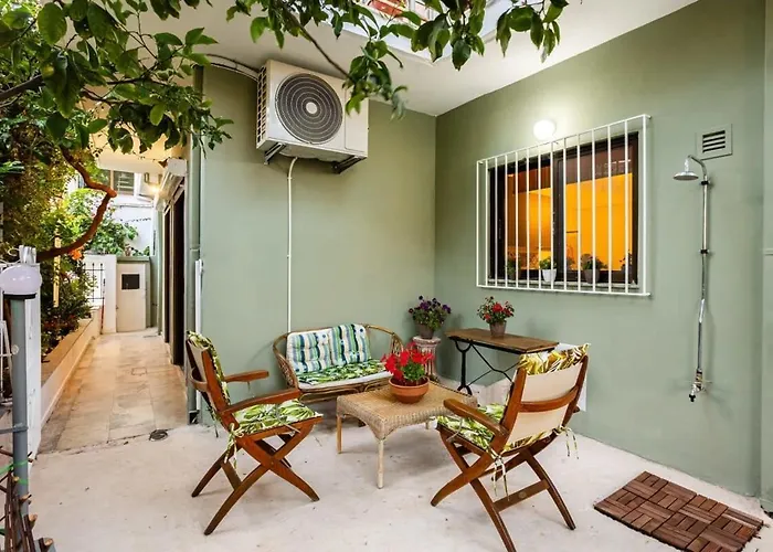 Escape To Kalamata's Old Your Urban Oasis Apartment *