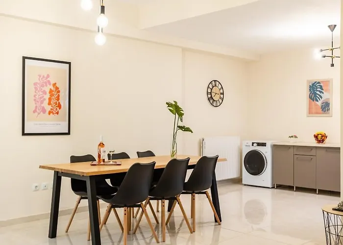 Escape To Kalamata's Old Your Urban Oasis Apartamento Calamata