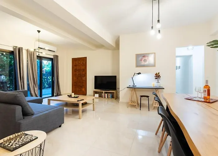 Escape To Kalamata's Old Your Urban Oasis Apartamento