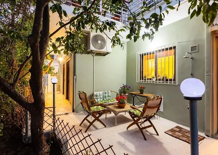 アパート Escape To Kalamata's Old Your Urban Oasis カラマタ